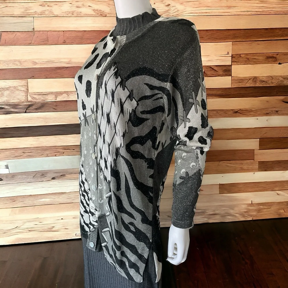 Eric Steven Light Sweater - Picture 3 of 13